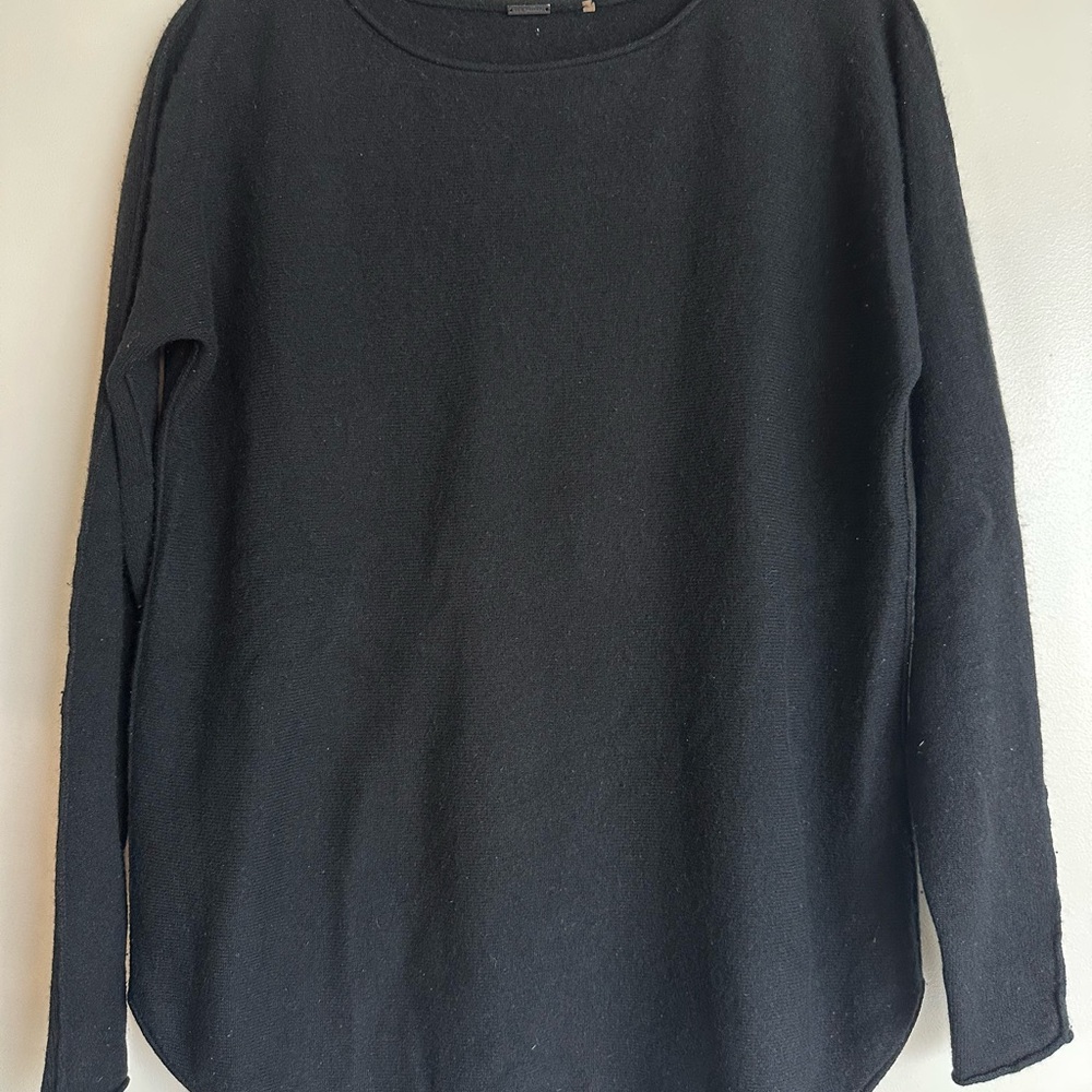 Elie Tahari black cashmere sweater